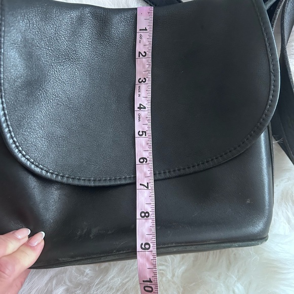 Vintage 90's Coach Fletcher #4150 black leather
shoulder/crossbody bag - Picture 7 of 14